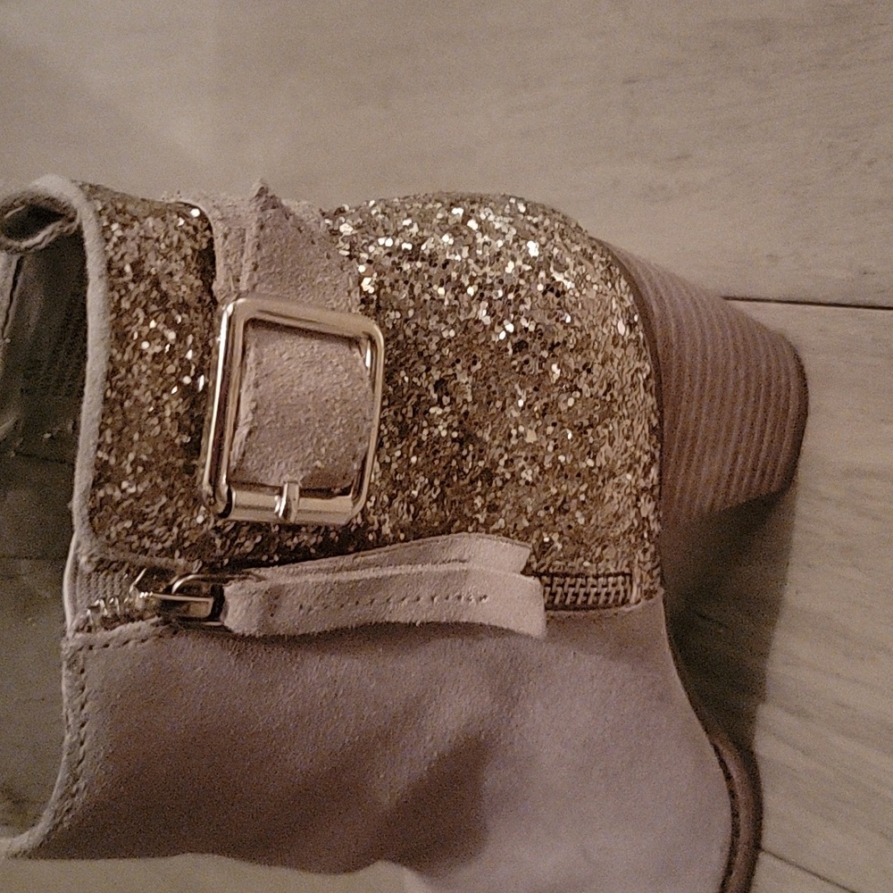 Gianni Bini gorgeous tan and gold sparkle boots! Size 8.5. - Picture 3 of 16